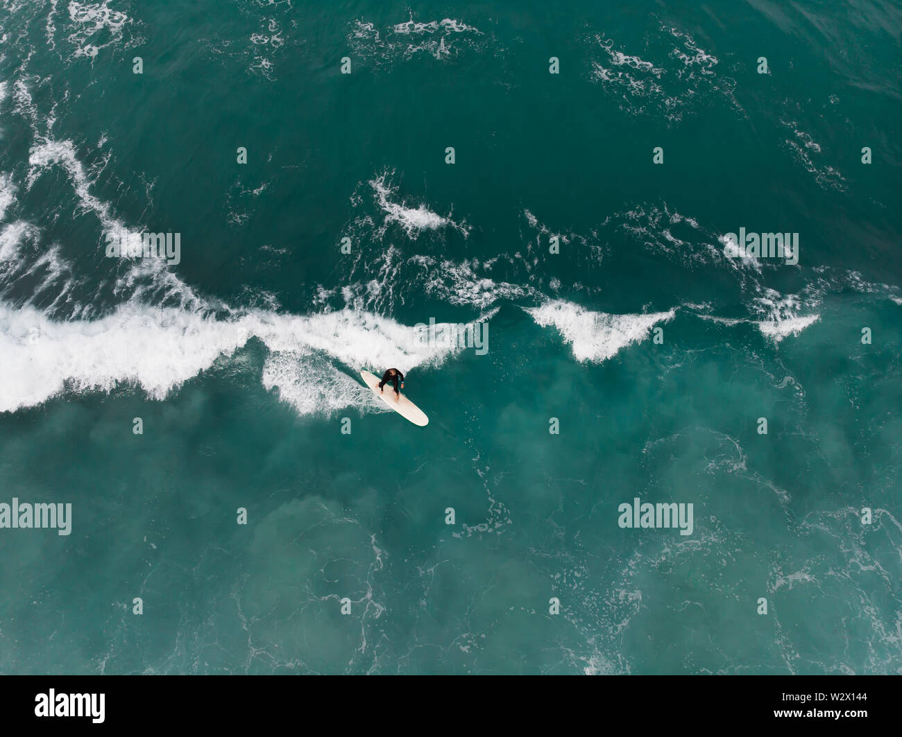 L'uomo surf in Francia Foto Stock