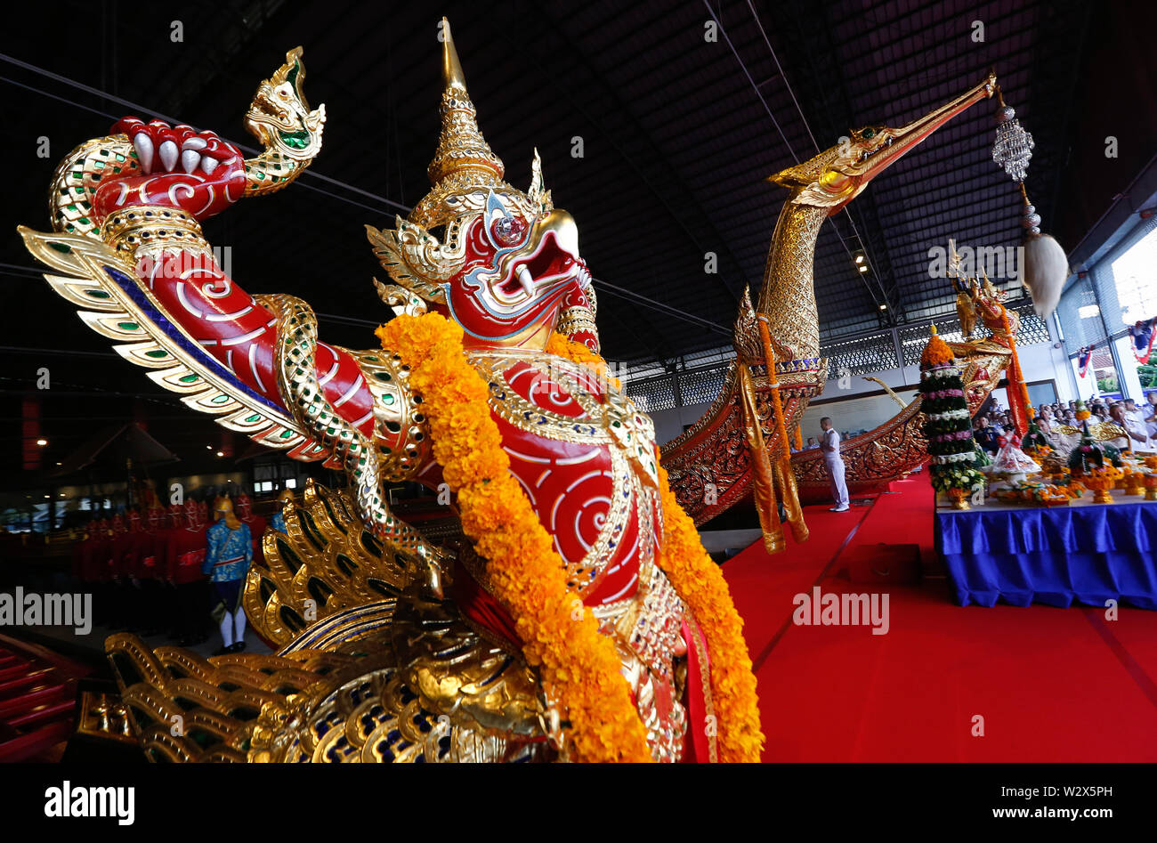 Bangkok, Tailandia. 11 Luglio, 2019. Un Royal Barge visto durante una cerimonia di culto che è un rituale sacro per il Royal Barge processione presso il Royal chiatte, Museo Nazionale di Bangkok. Credito: SOPA Immagini limitata/Alamy Live News Foto Stock