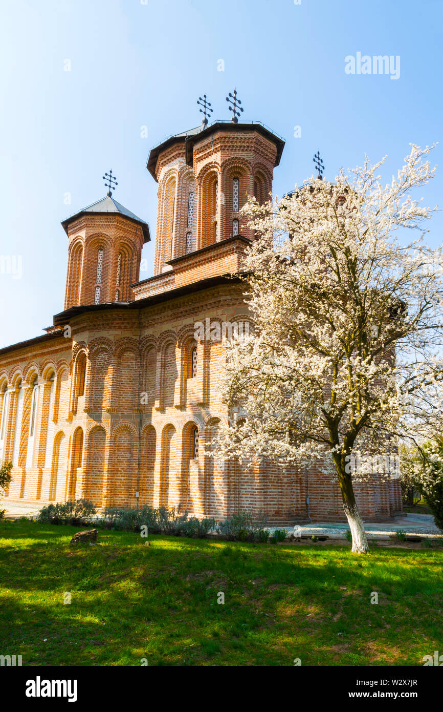 Snagov, Romania - 30 Marzo 2019: vista del monastero di Snagov splendida architettura. Foto Stock