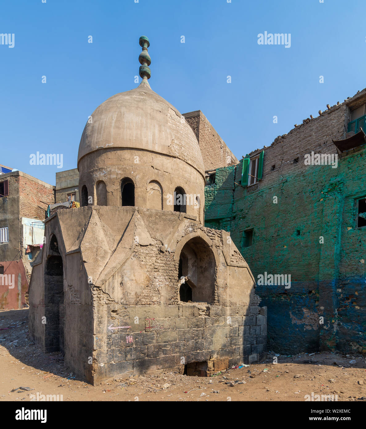 Rovine del Mausoleo di Sidi Al Komi, Darb el Labbana distretto, vecchio Cairo, Egitto Foto Stock