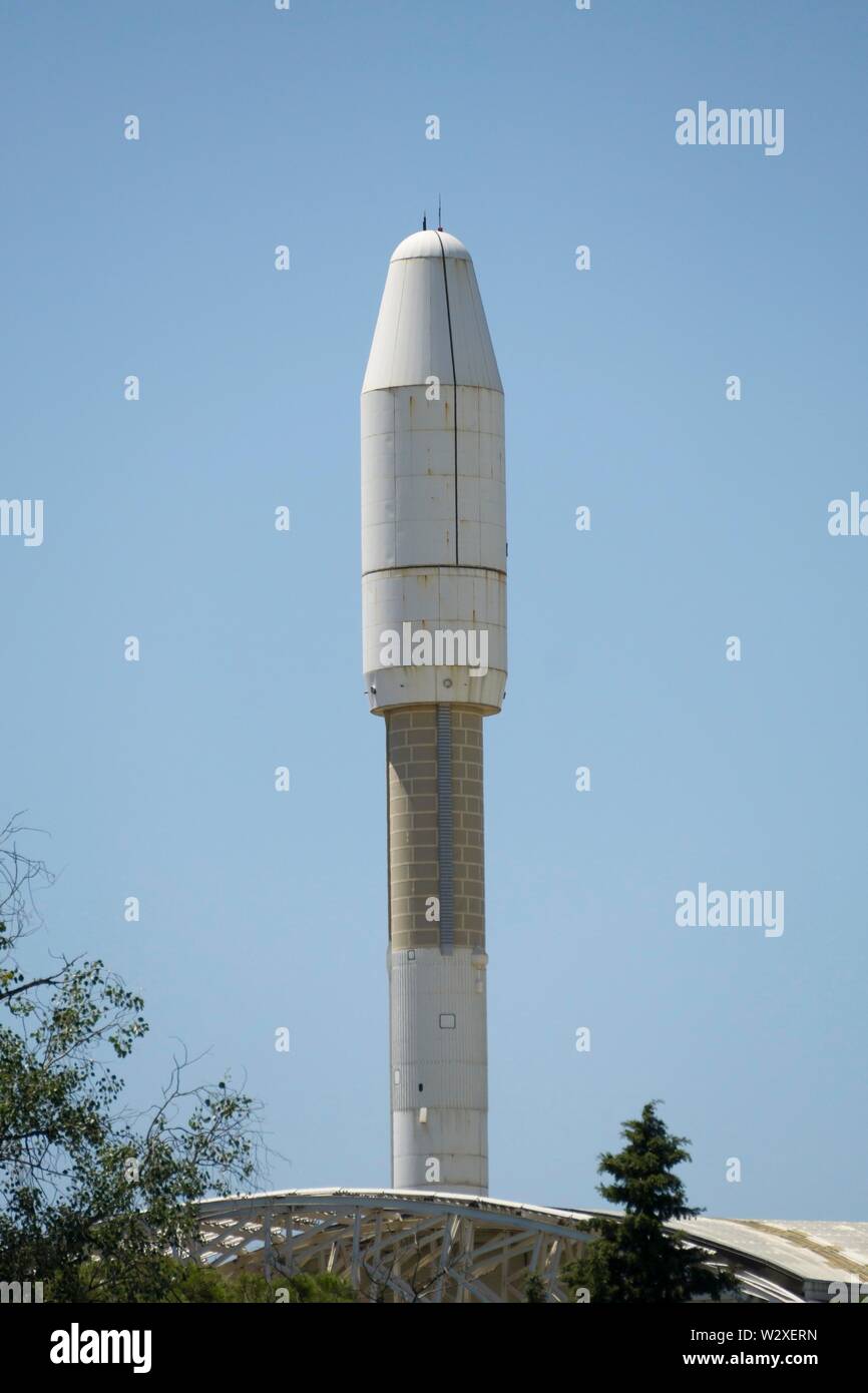 Riproduzione del lancio di Ariane veicolo sulla Expo 92 sito, Isla de la Cartuja di Siviglia, in Andalusia, Spagna Foto Stock