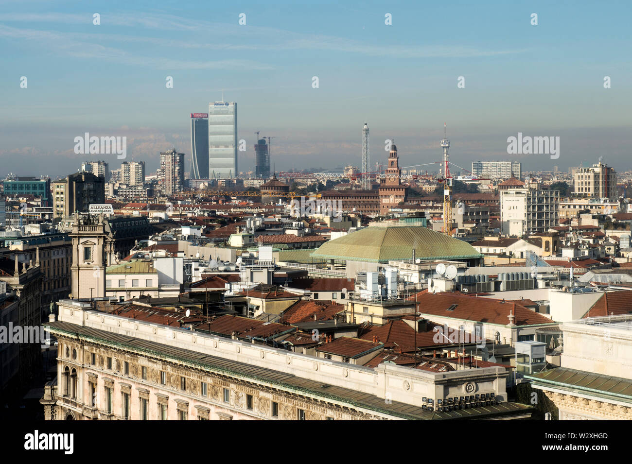 L'Italia, Lombardia, Milano, cityscape dal tetto del Duomo Foto Stock