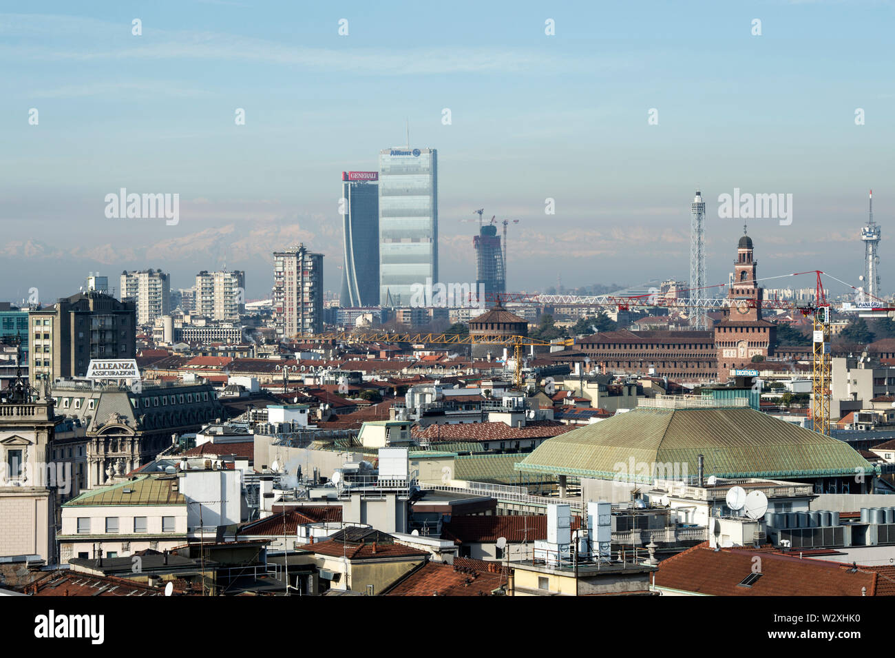 L'Italia, Lombardia, Milano, cityscape dal tetto del Duomo Foto Stock