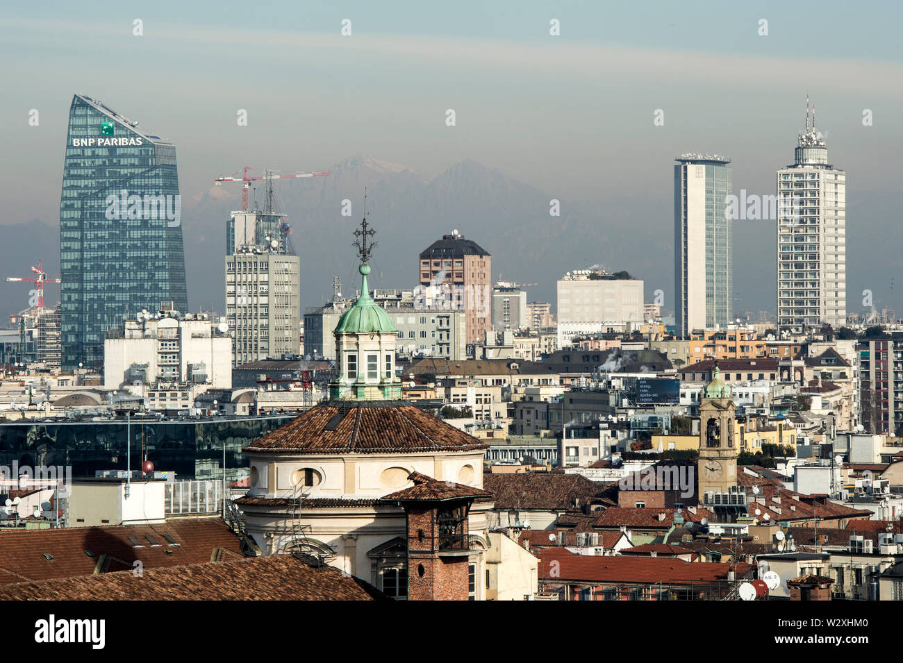 L'Italia, Lombardia, Milano, cityscape dal tetto del Duomo Foto Stock