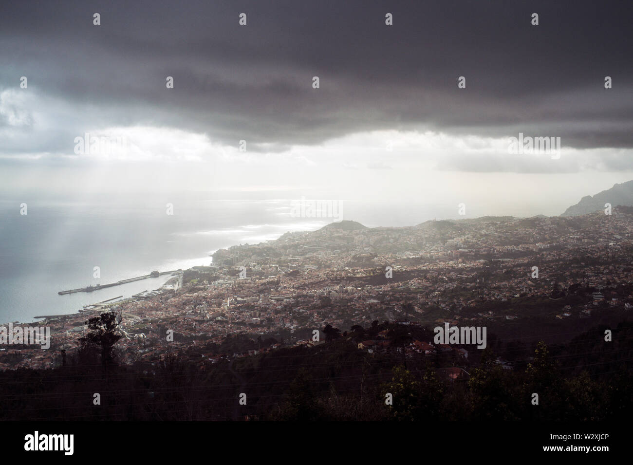 Il Portogallo, l'isola di Madeira, cityscape di Funchal dal Clube Desportivo Nacional Sadium Foto Stock