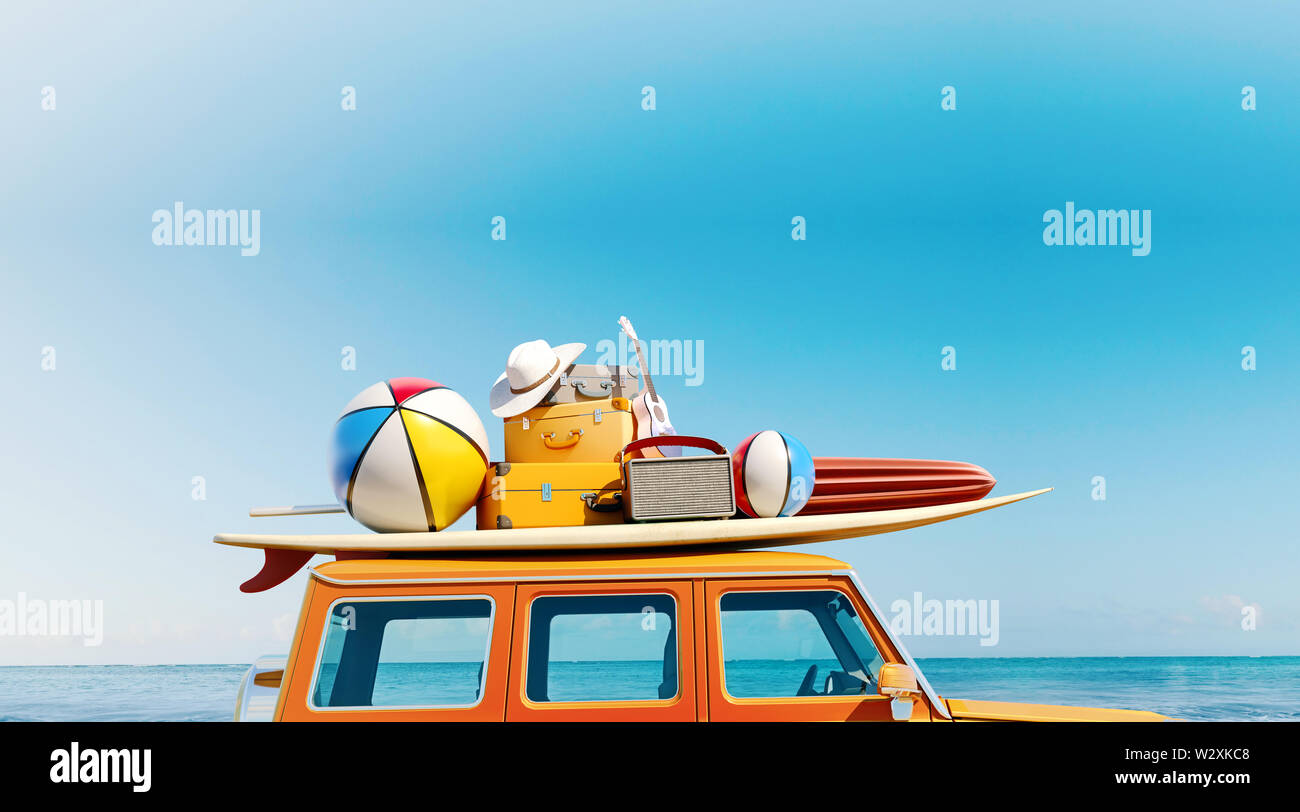 Grande retrò Auto SUV con il bagaglio e bagaglio e di attrezzature per la spiaggia sul tetto, completamente confezionato, pronto per le vacanze estive, il concetto di un viaggio con la famiglia a Foto Stock