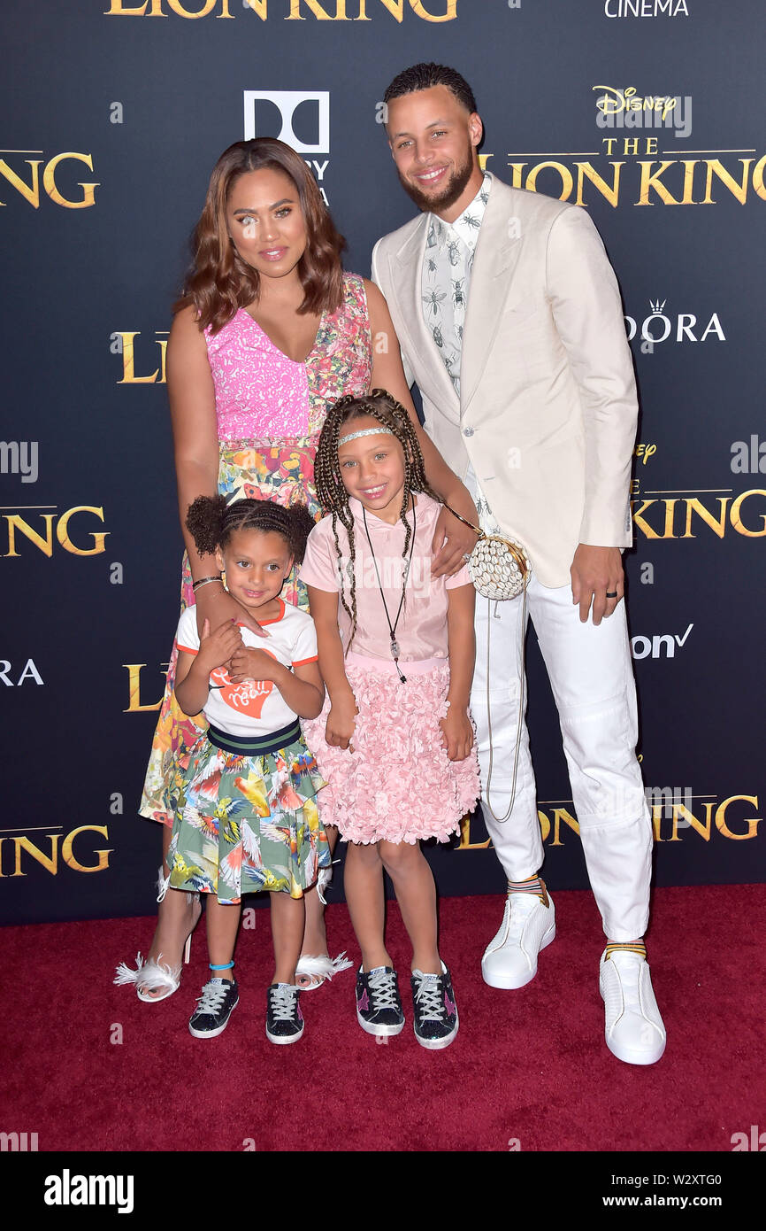 Steph Curry con moglie Ayesha Curry e figlie Ryan e Riley presso il world premiere del film "Il Re Leone" presso il Teatro Dolby. Los Angeles, 09.07.2019 | Utilizzo di tutto il mondo Foto Stock