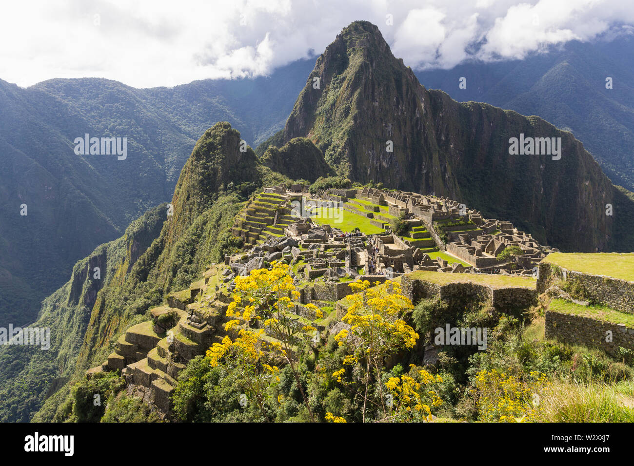 Machu Picchu vista panoramica - vista aerea del Machu Picchu Inka cittadella nel tardo pomeriggio, Perù, Sud America. Foto Stock