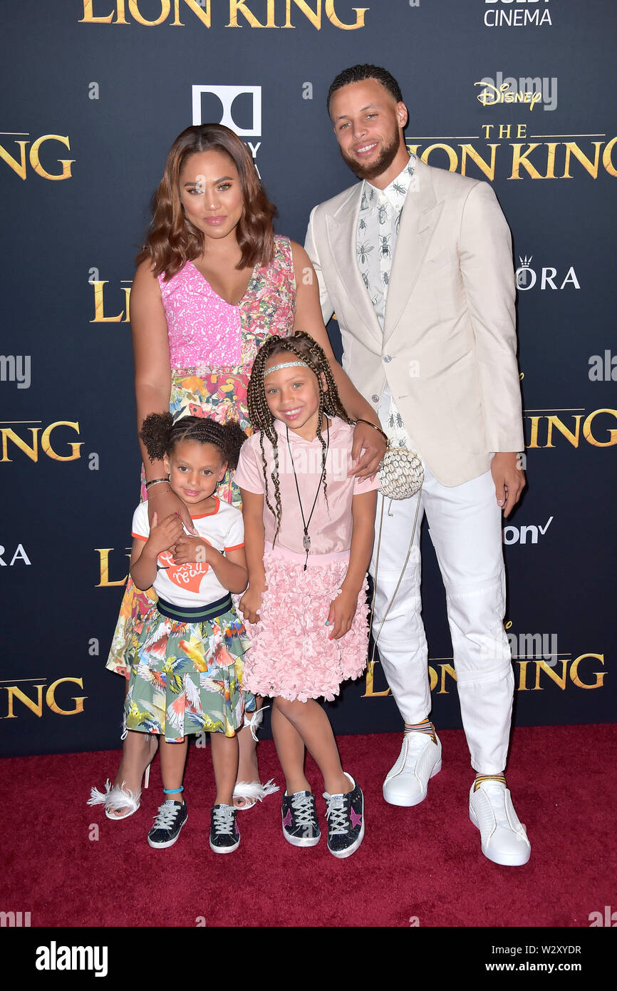 Steph Curry con moglie Ayesha Curry e figlie Ryan e Riley presso il world premiere del film "Il Re Leone" presso il Teatro Dolby. Los Angeles, 09.07.2019 | Utilizzo di tutto il mondo Foto Stock