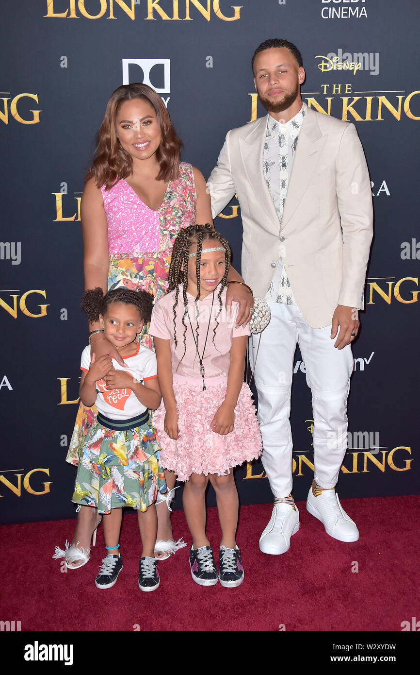 Steph Curry con moglie Ayesha Curry e figlie Ryan e Riley presso il world premiere del film "Il Re Leone" presso il Teatro Dolby. Los Angeles, 09.07.2019 | Utilizzo di tutto il mondo Foto Stock