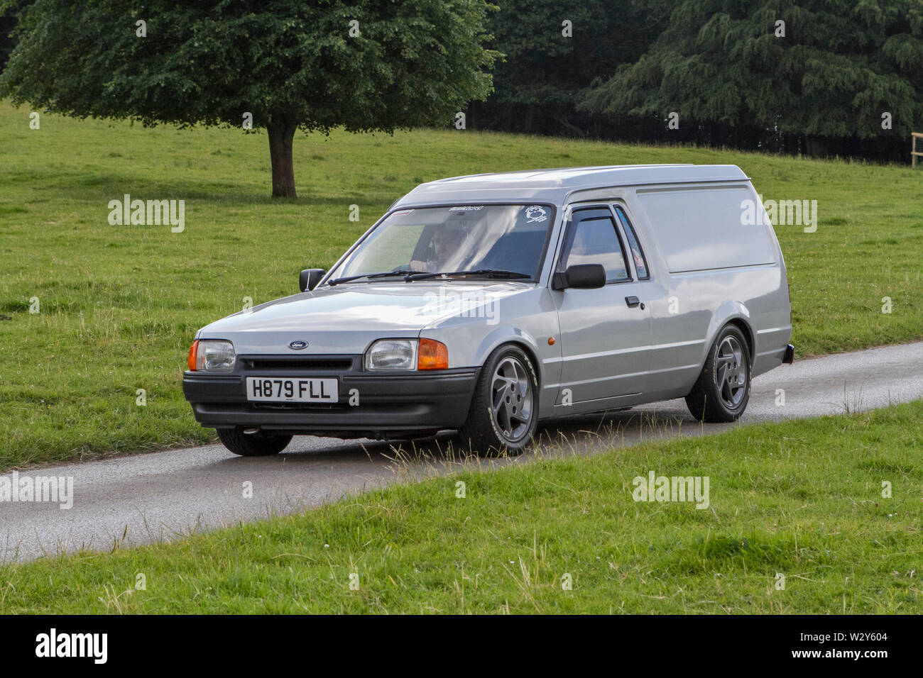 1990 Ford Escort Diesel Bonus; classic vintage restaurati i veicoli che appaiono alla Leighton Hall car festival a Carnforth, Lancaster, Regno Unito Foto Stock