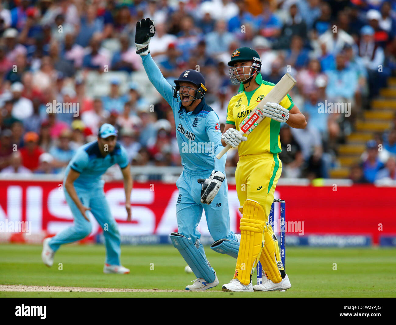 Birmingham, Regno Unito. 11 Luglio, 2019. Jos Buttler di Inghilterra rivendicazioni LBW su Marcus Stoinis dell Australia colpiti da Adil Rashid di Inghilterra durante la ICC Cricket World Cup Semi-Final tra Inghilterra e Australia a Edgbaston sulla luglio 11, 2019 a Birmingham, Inghilterra. Credit: Azione Foto Sport/Alamy Live News Foto Stock