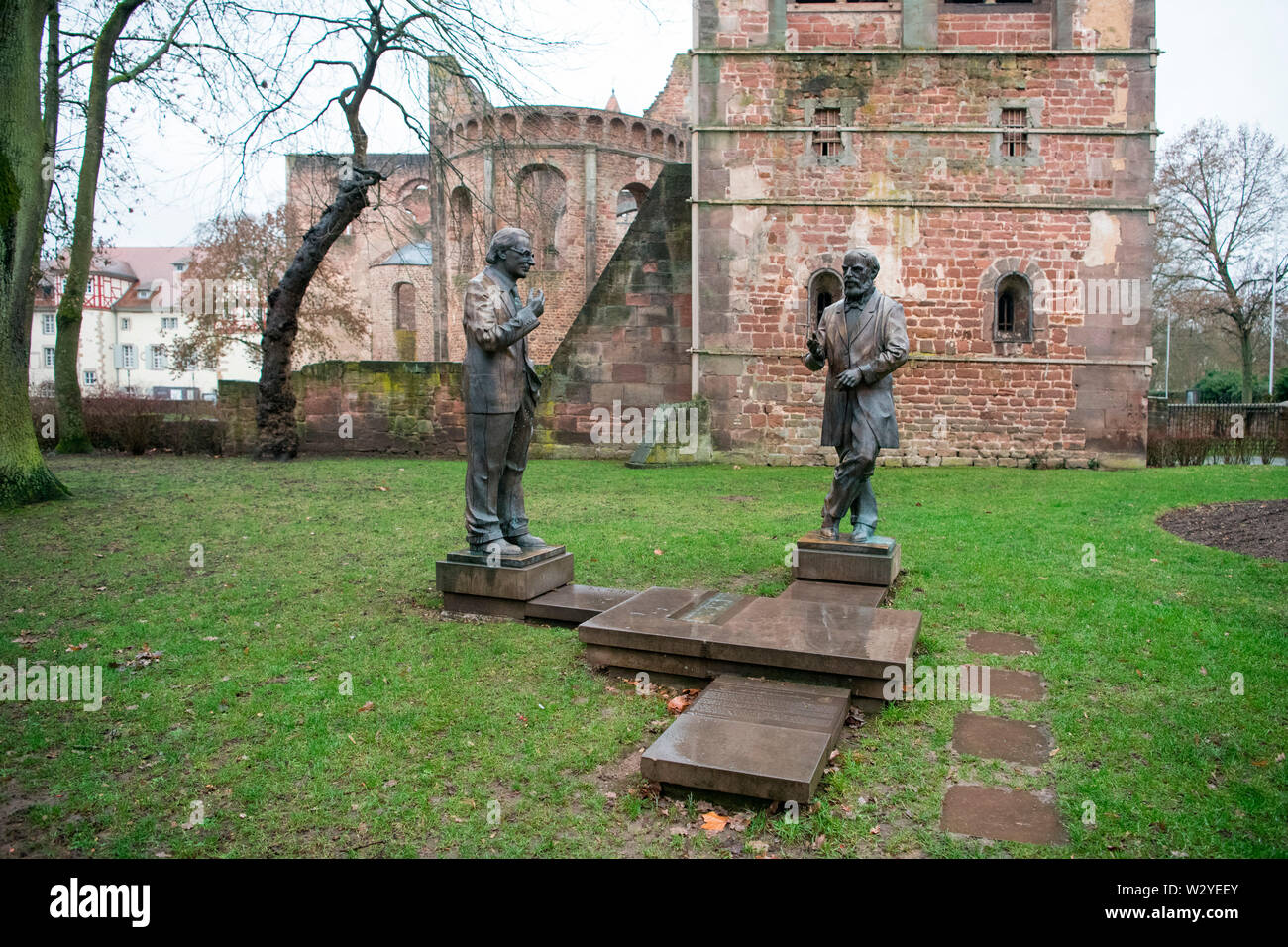 Statua Konrad Duden e Konrad Zuse, Bad Hersfeld, Hesse, Germania, Europa Foto Stock