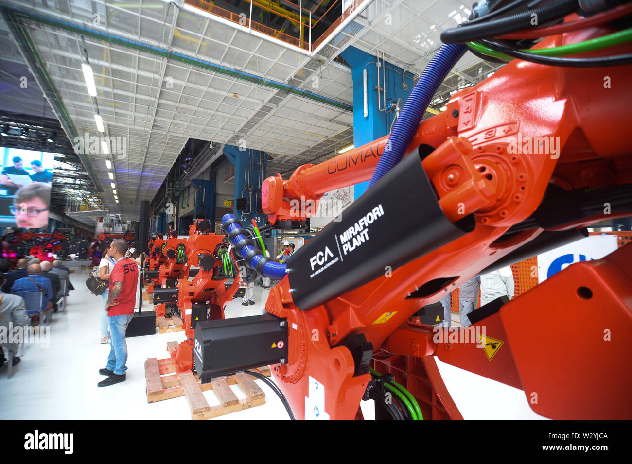 CHRYSLER FIAT AUTOMOBILES CORPORATE INSTALATION PRIMO ROBOT PER IL NUOVO 500 MIRAFIORI LINEA (Edoardo Sismondi/fotogramma, TORINO - 2019-07-11) p.s. la foto e' utilizzabile nel rispetto del contesto in cui e' stata scattata, e senza intento diffamatorio del decoro delle persone rappresentate Foto Stock
