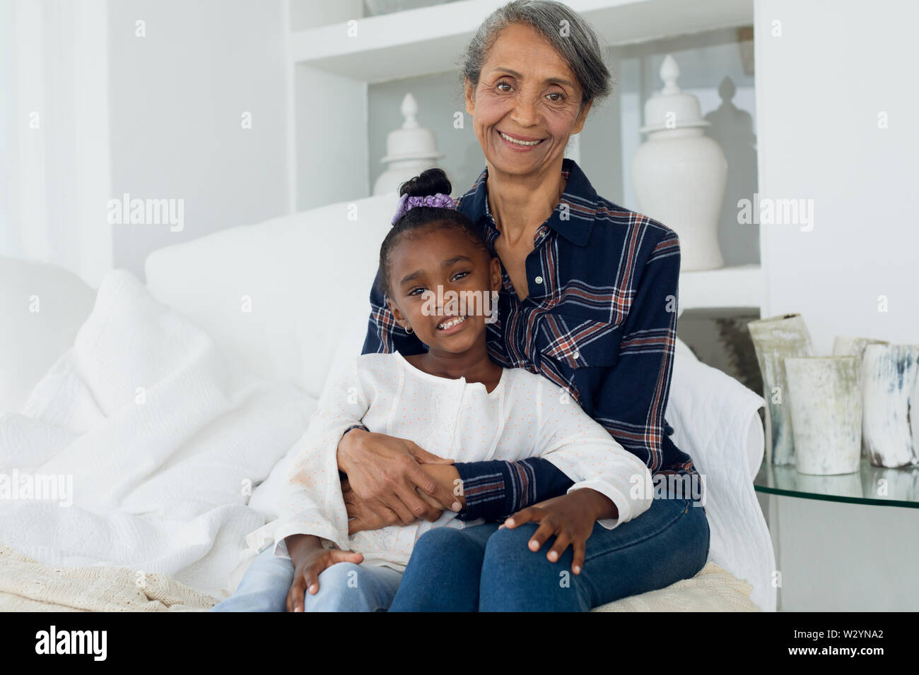 Nonna e nipote di sorridere Foto Stock