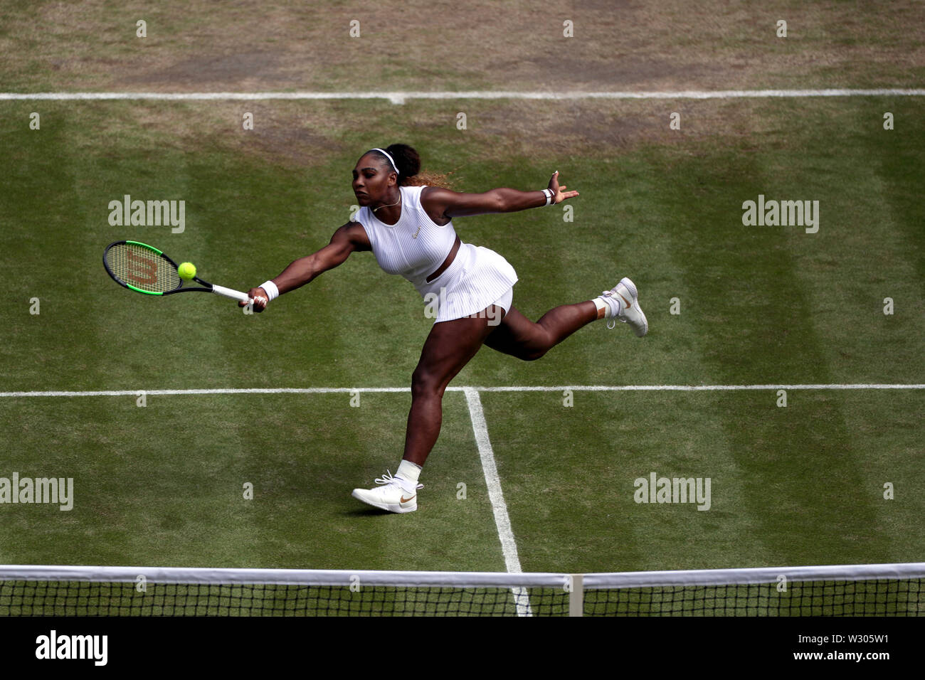 Il torneo di Wimbledon, Regno Unito. 11 Luglio, 2019. Serena Williams durante la sua vittoria su Barbora STRYCOVA nel femminile semifinali a Wimbledon oggi. Credito: Adam Stoltman/Alamy Live News Foto Stock