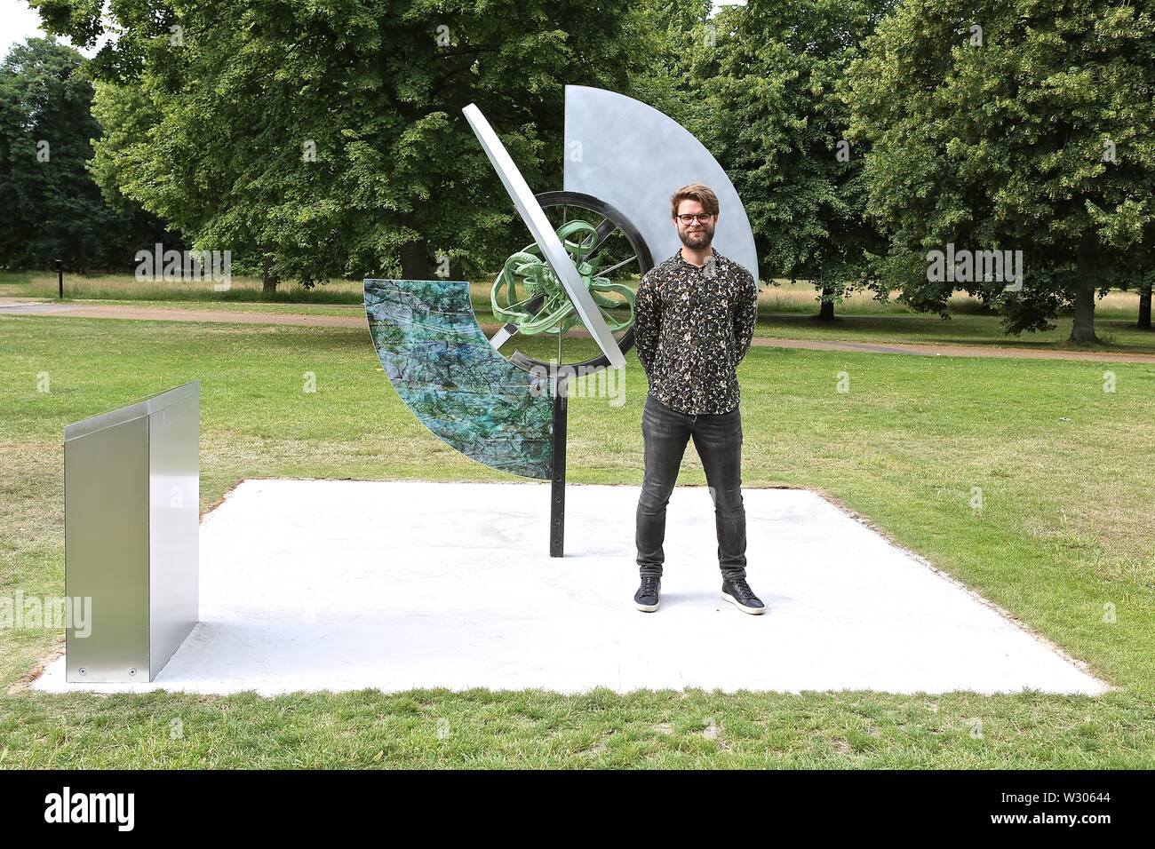Le gallerie a serpentina JAKOB KUDSK STEENSEN'S !! Luglio 2019 il profondo ascoltatore ,Kensington Gardens , Londra , Inghilterra Foto Stock