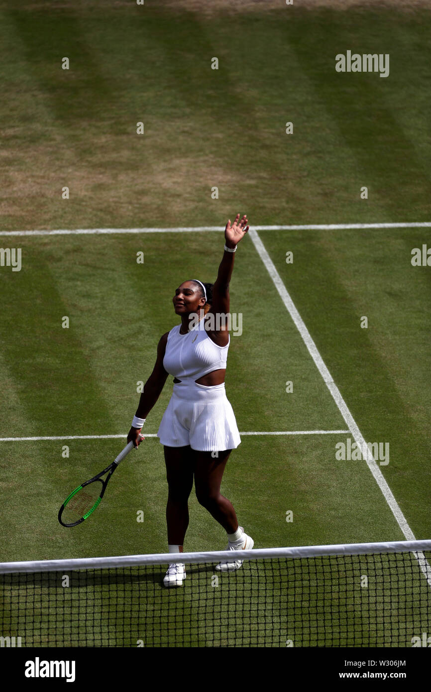 Il torneo di Wimbledon, Regno Unito. 11 Luglio, 2019. Serena Williams celebra la sua vittoria sul Barbora STRYCOVA nel femminile semifinali a Wimbledon oggi. Credito: Adam Stoltman/Alamy Live News Foto Stock