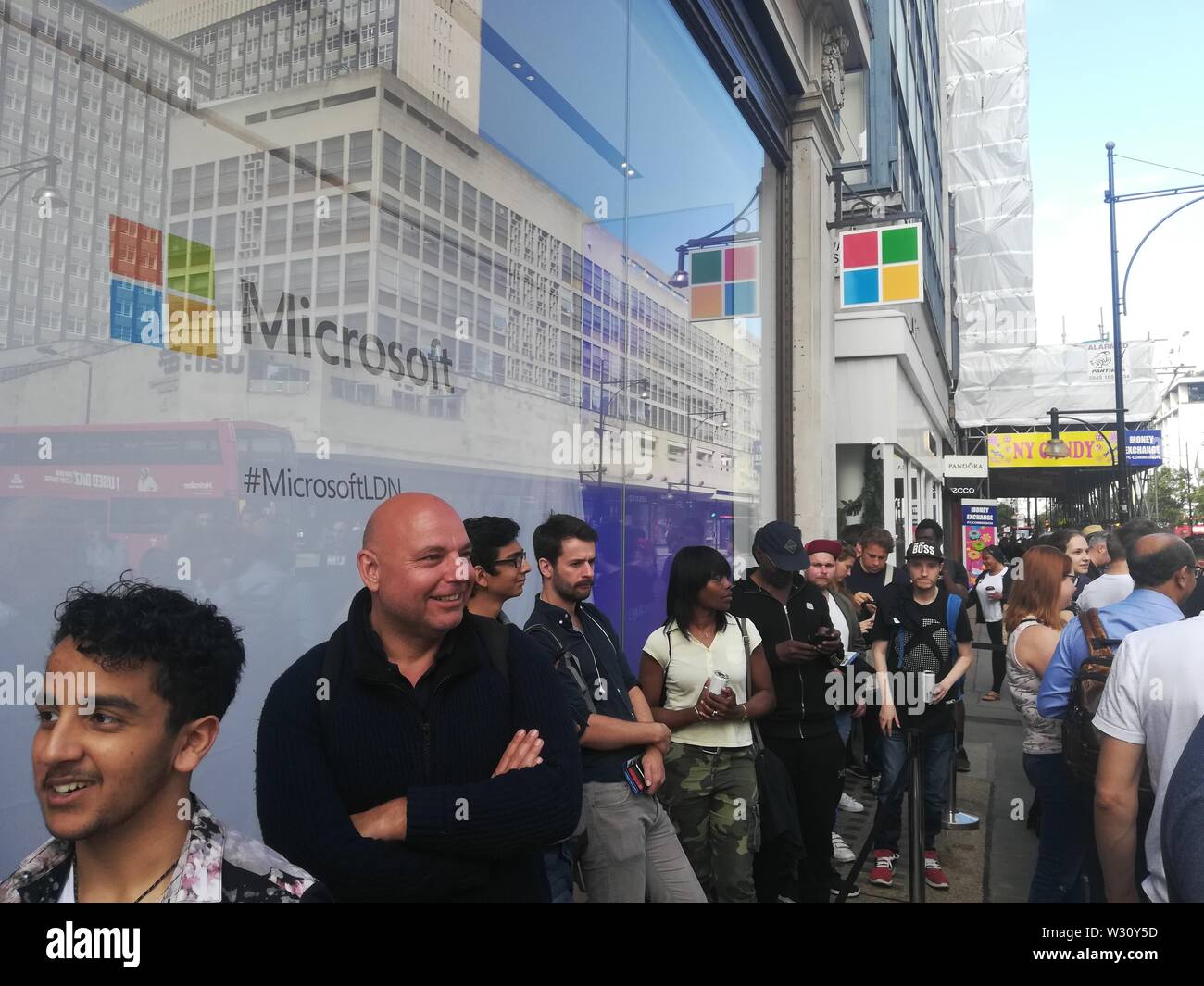 Primo europeo Microsoft store apre su Oxford circus a Londra, Regno Unito Foto Stock