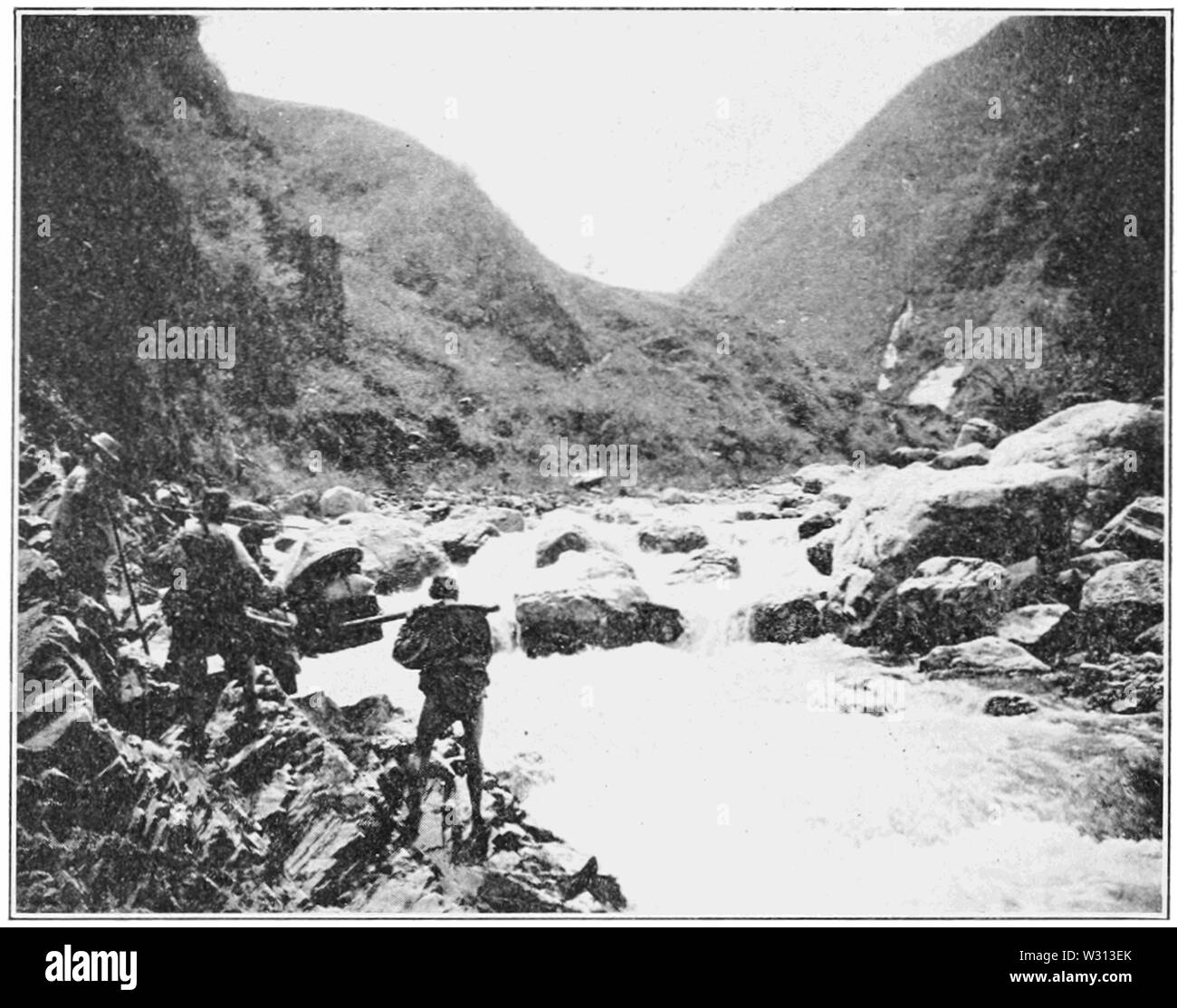 PSM V82 D122 vettori cargo lungo un lavato fuori sentiero di montagna Foto Stock
