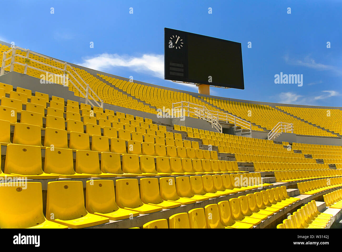 I sedili e il quadro di valutazione in stadio vuoto Foto Stock