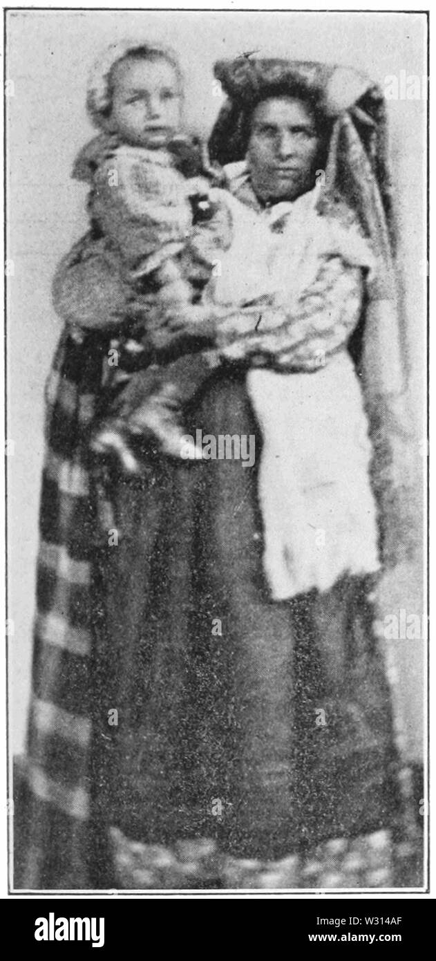 PSM V83 D337 immigrato rumeno Donna con bambino Foto Stock