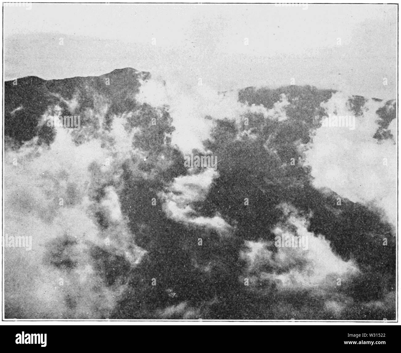 PSM V85 D533 Cloud frammenti di accomodarvi nella valle Foto Stock