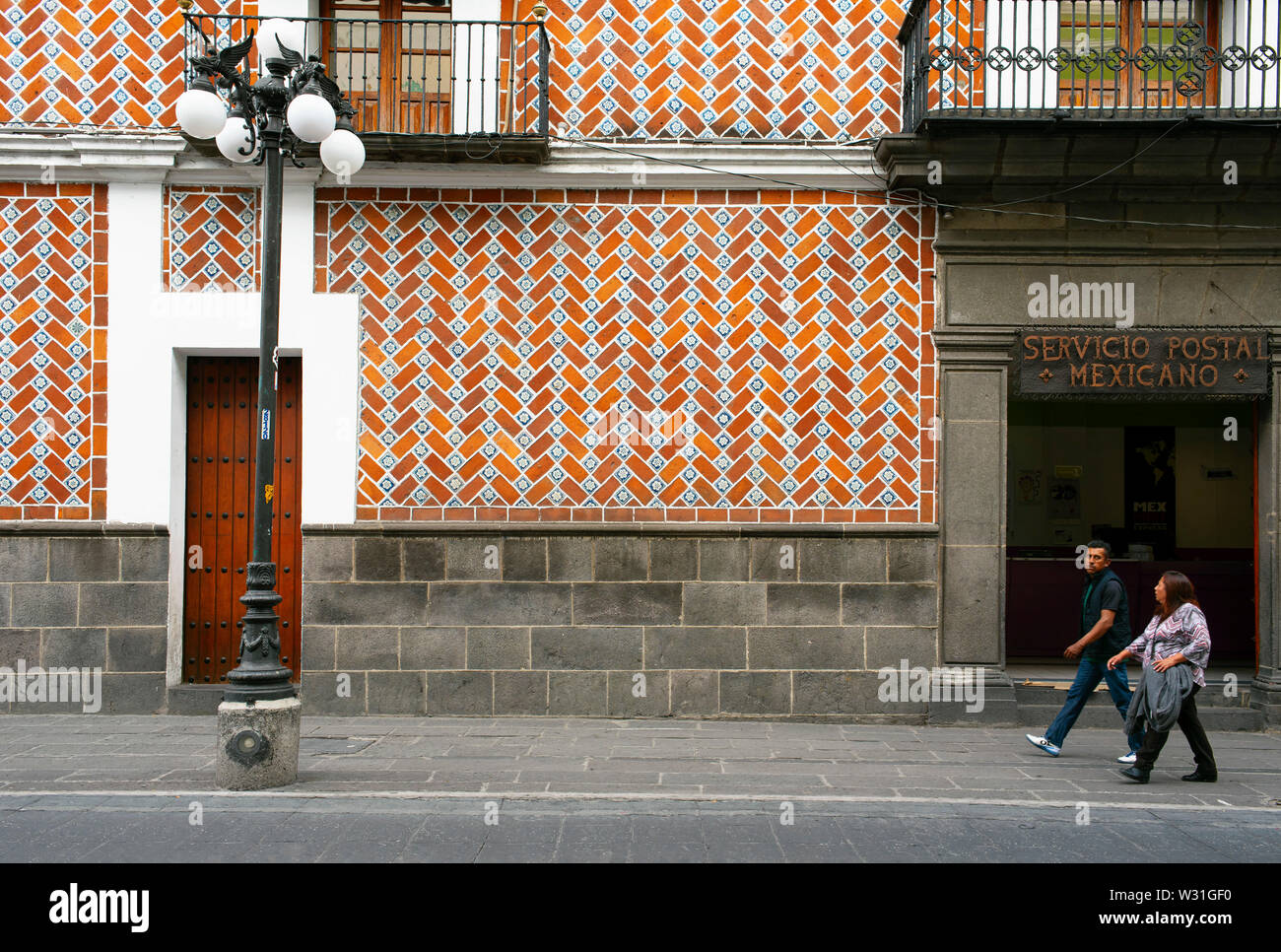 Facciata di edificio con piastrelle Talavera. Casa del Alfenique, Museo Statale, centro di Puebla. Puebla de Zaragoza, Messico. Giu 2019 Foto Stock