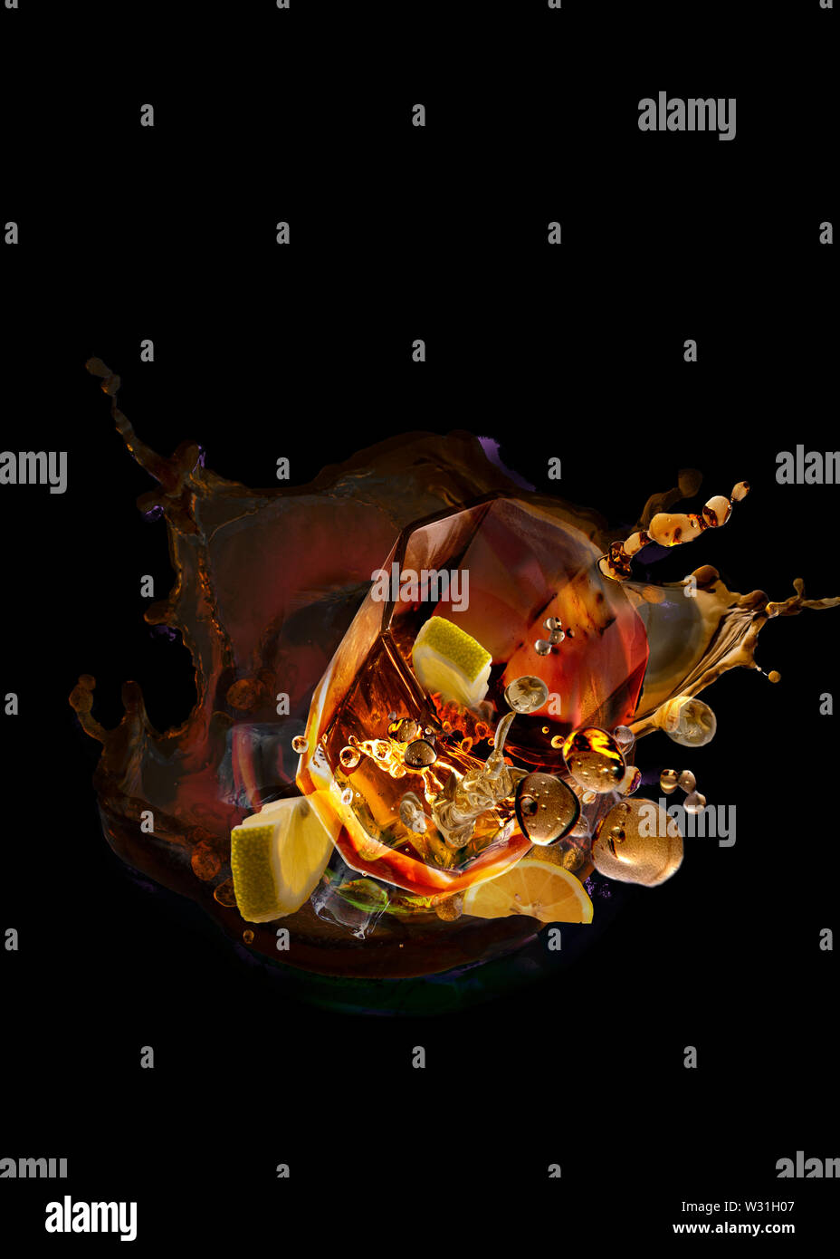 Whisky sour, un arte cibo foto con moto, schizzi, arresti e actioin progettato come immagine poster. Foto Stock