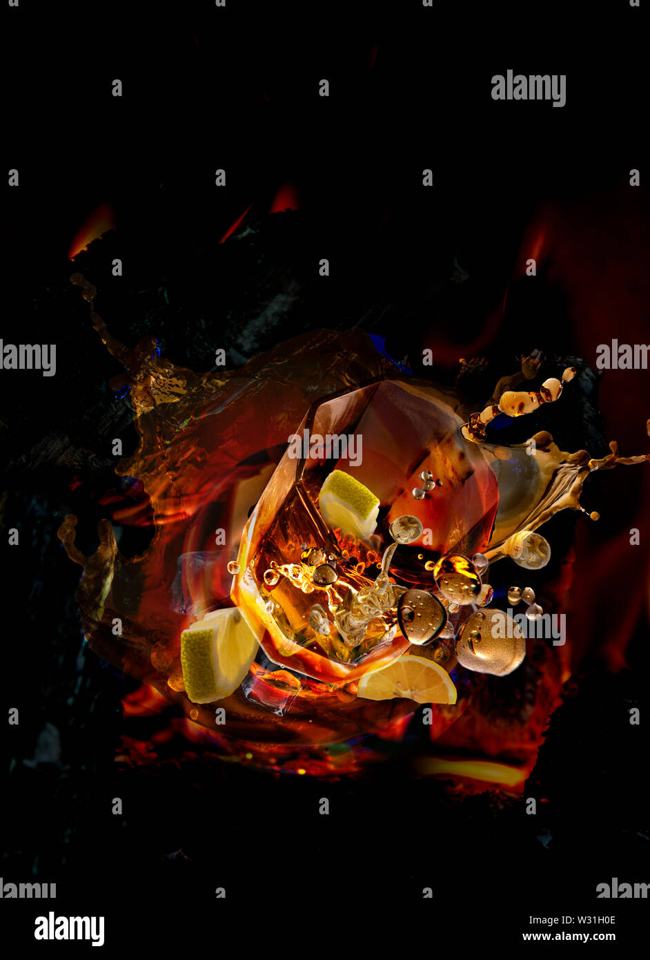 Whisky sour, un arte cibo foto con moto, schizzi, arresti e actioin progettato come immagine poster. Foto Stock