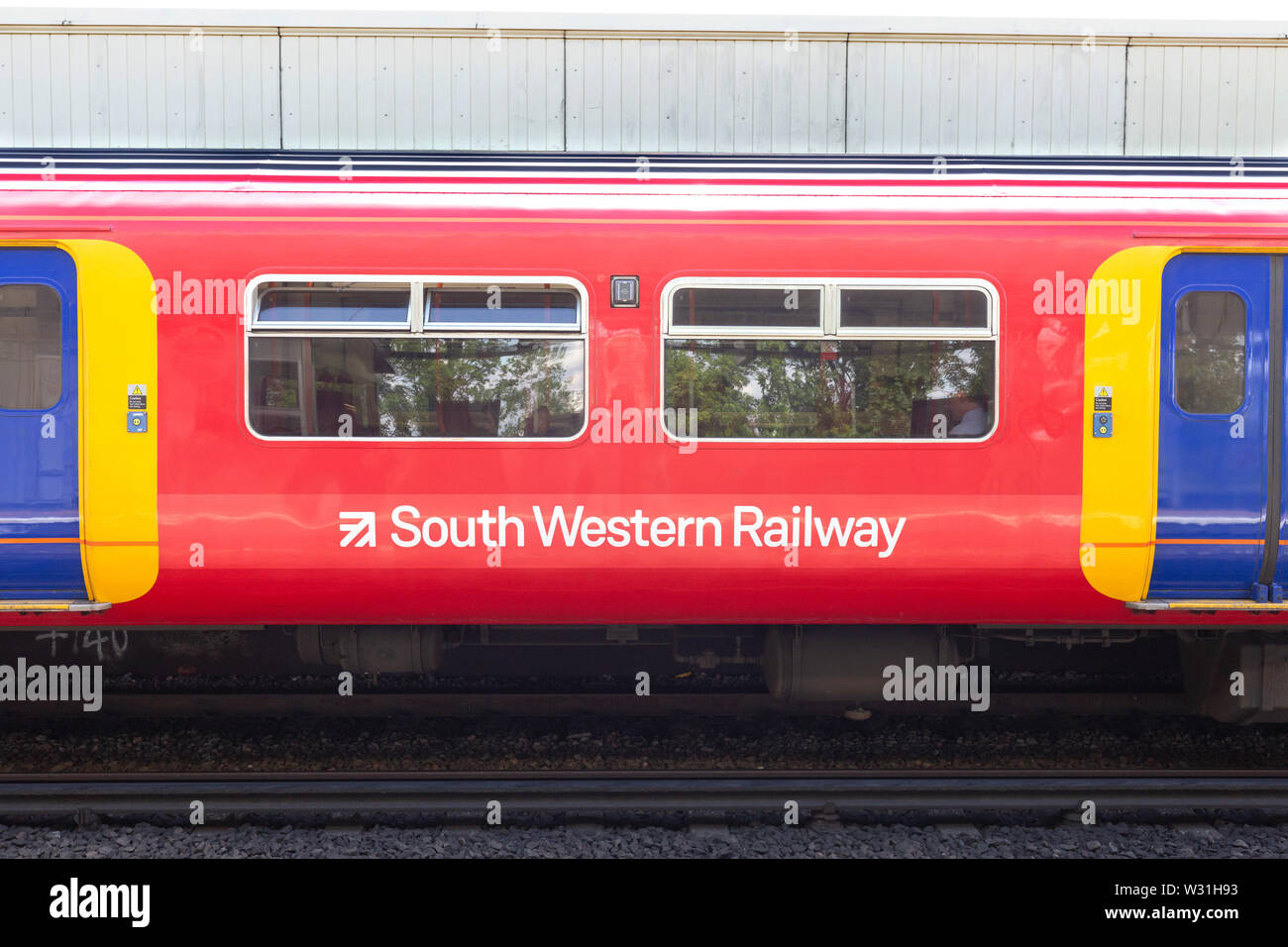 South Western Railway, Regno Unito - un Sud Western carrozza ferroviaria, Earlsfield railway station, a sud ovest di Londra, Regno Unito Foto Stock