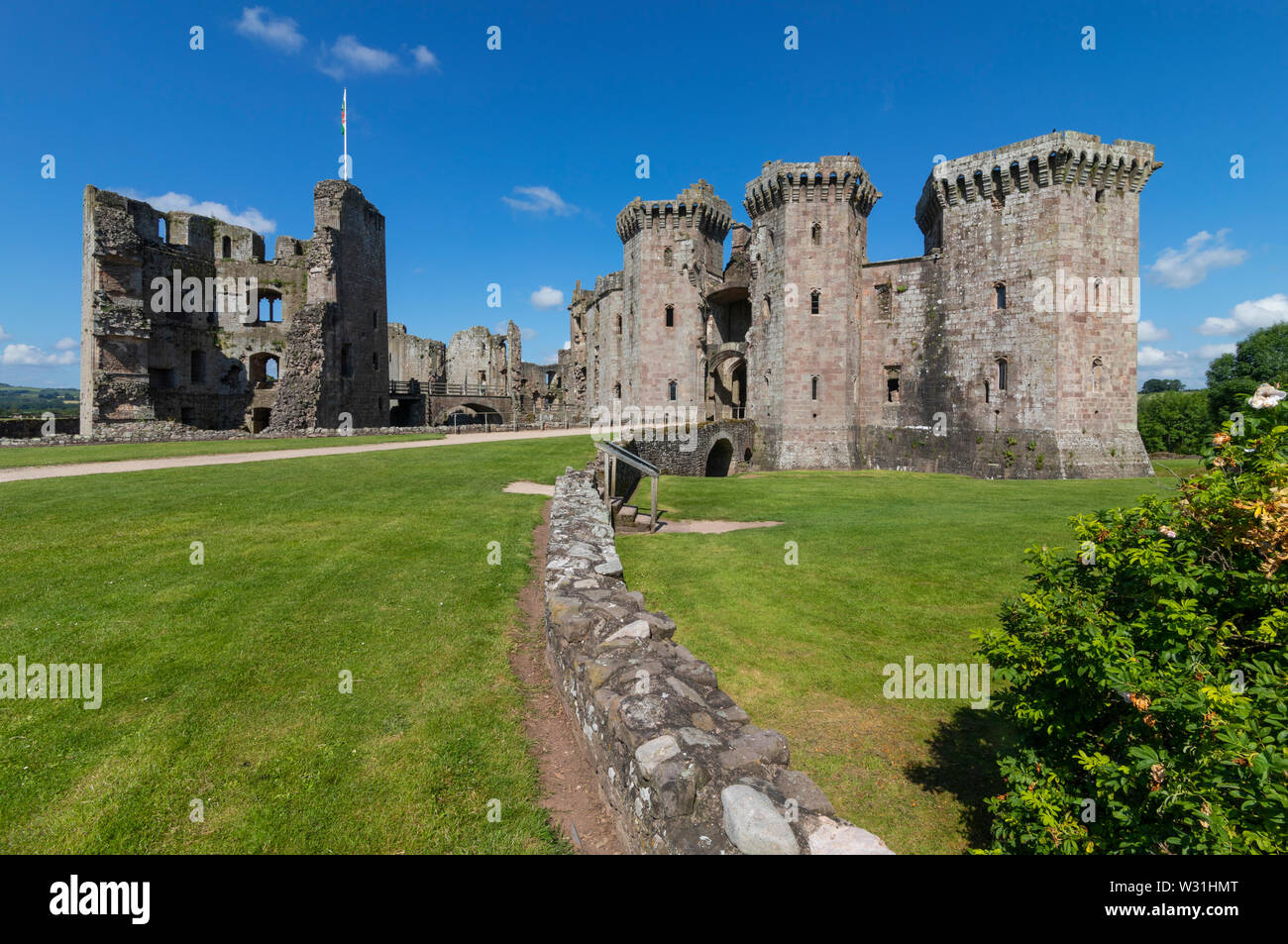 Raglan Castle, Monmouthshire, Wales, Regno Unito Foto Stock