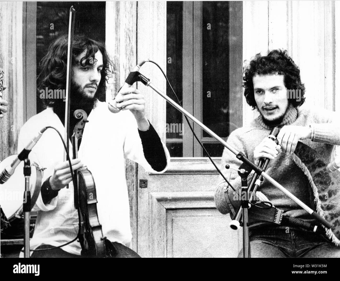 Gli attivisti occupare JB Martin Park per la lotta contro l'immobiliare progetto piallatrici, Villeurbanne, Francia Foto Stock