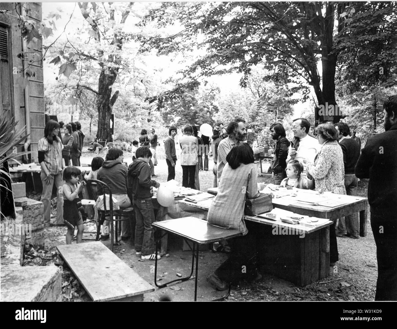 Gli attivisti occupare JB Martin Park per la lotta contro l'immobiliare di pialle, Villeurbanne, Francia Foto Stock