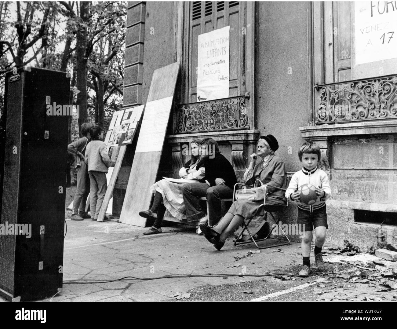 Gli attivisti occupare JB Martin Park per la lotta contro l'immobiliare di pialle, Villeurbanne, Francia Foto Stock