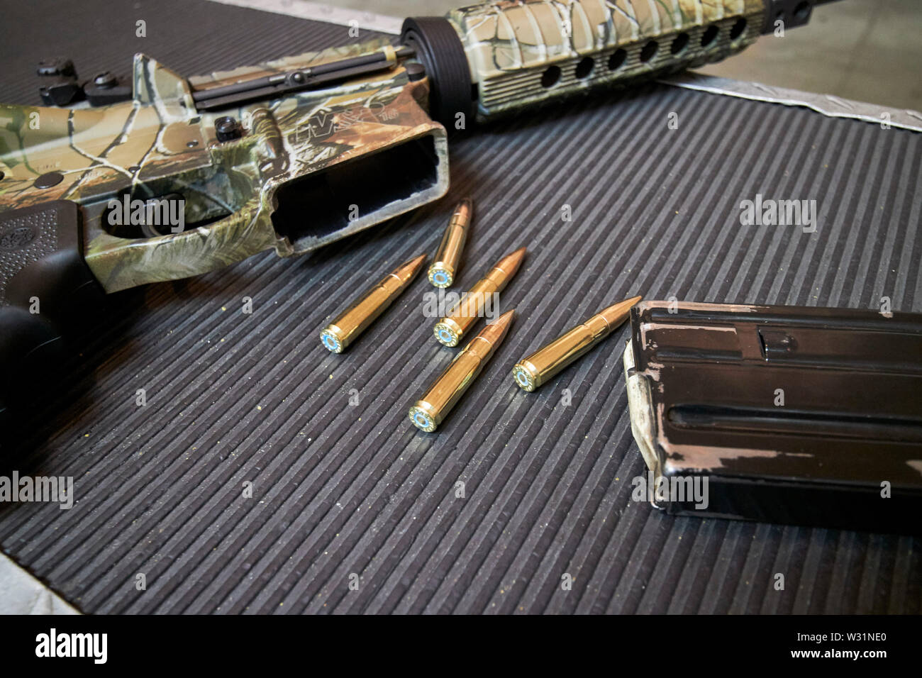 M4 witth fucile 300 blk munizioni a una gamma di pistola USA Stati Uniti d'America Foto Stock