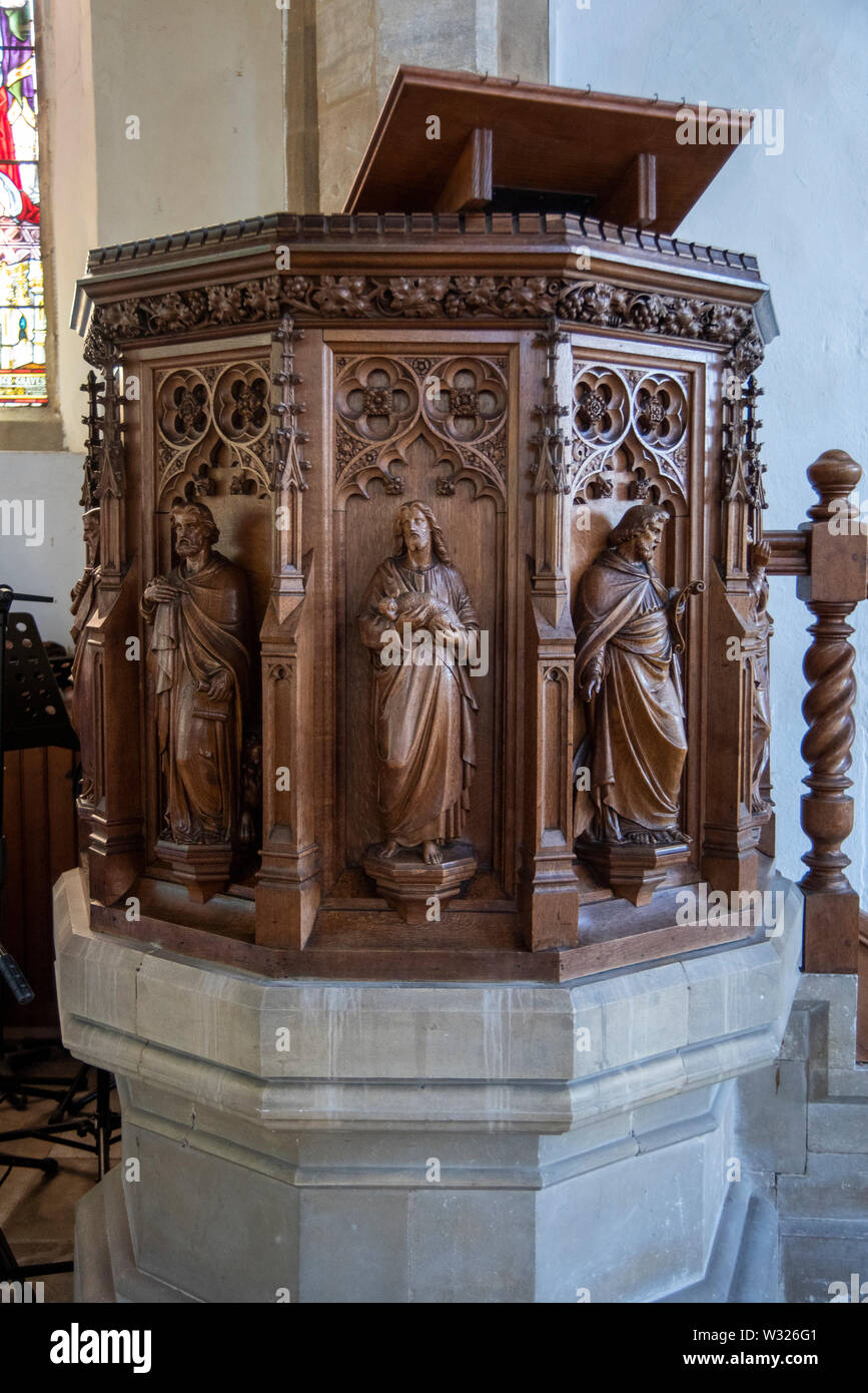 Scolpite, pulpito di St Wendreda la chiesa di marzo. Foto Stock