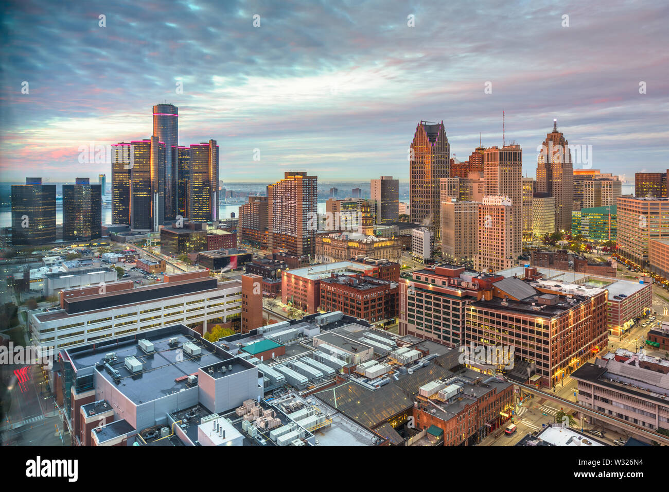 Detroit, Michigan, Stati Uniti d'America skyline del centro da sopra al crepuscolo. Foto Stock
