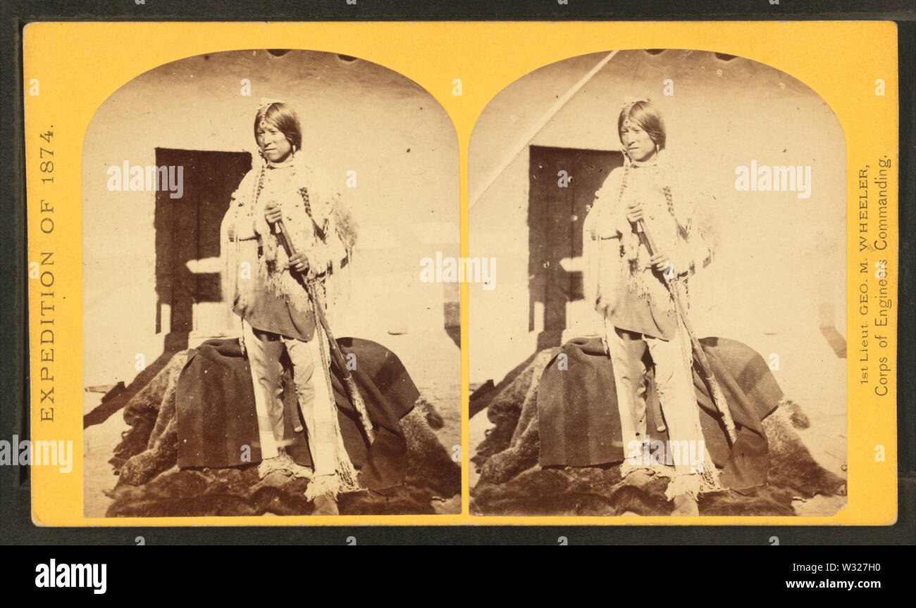 Shee-zah-nan-tan, Jicarilla Apache brave in costume caratteristico, New Mexico settentrionale, da O'Sullivan, Timothy H, 1840-1882 Foto Stock