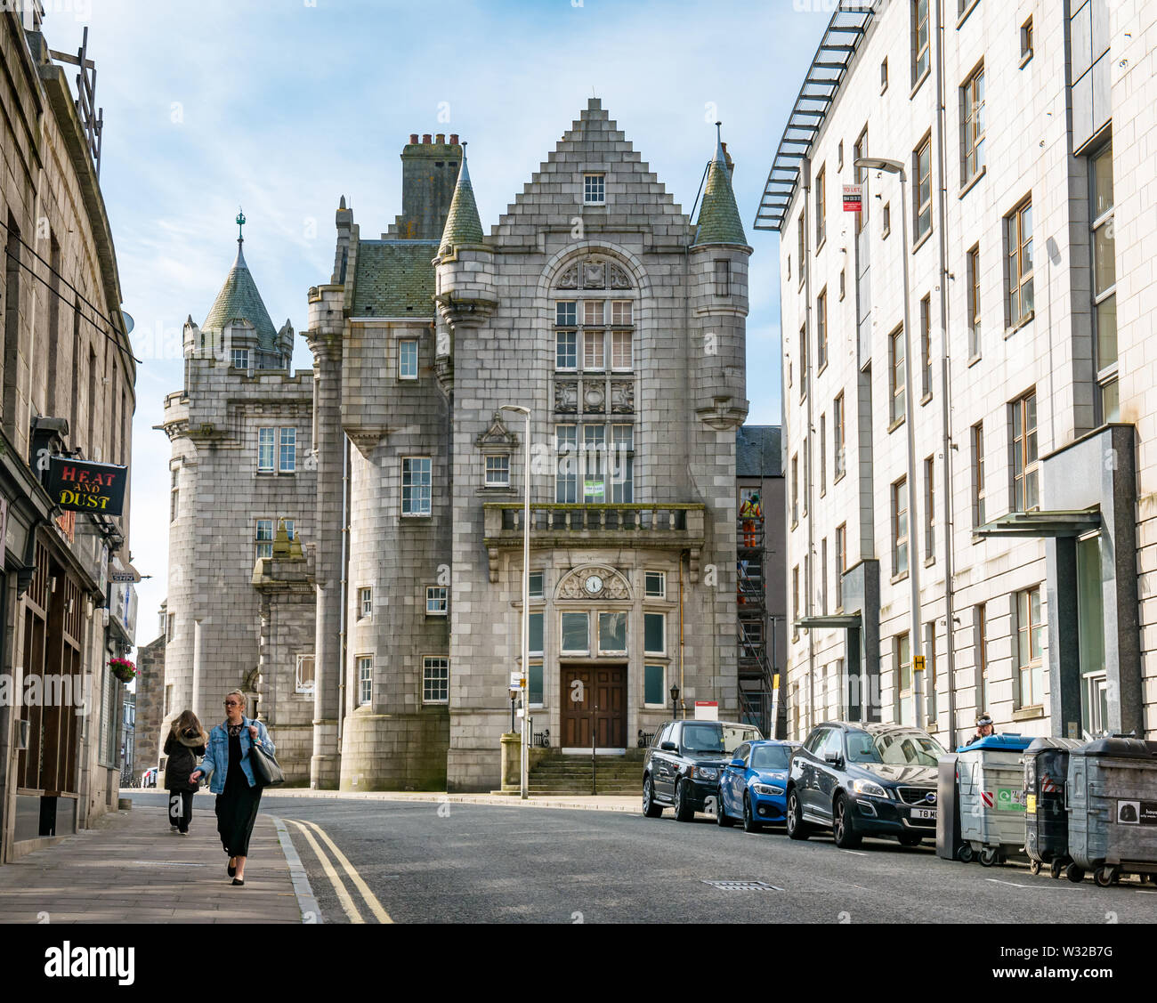 Stile Edoardiano granito edificio turrito, ex generale ufficio postale, città di Aberdeen, Scozia, Regno Unito Foto Stock