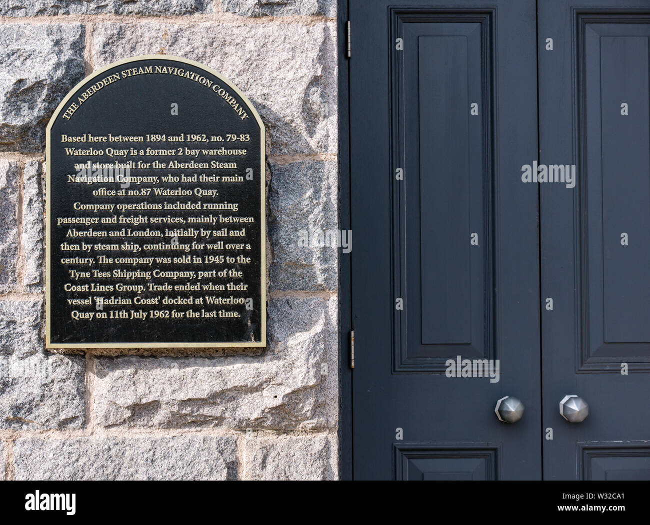 Placca a muro; storia marittima informazioni su Aberdeen Steam Navigation Company, Waterloo Quay, città di Aberdeen, Scozia, Regno Unito Foto Stock