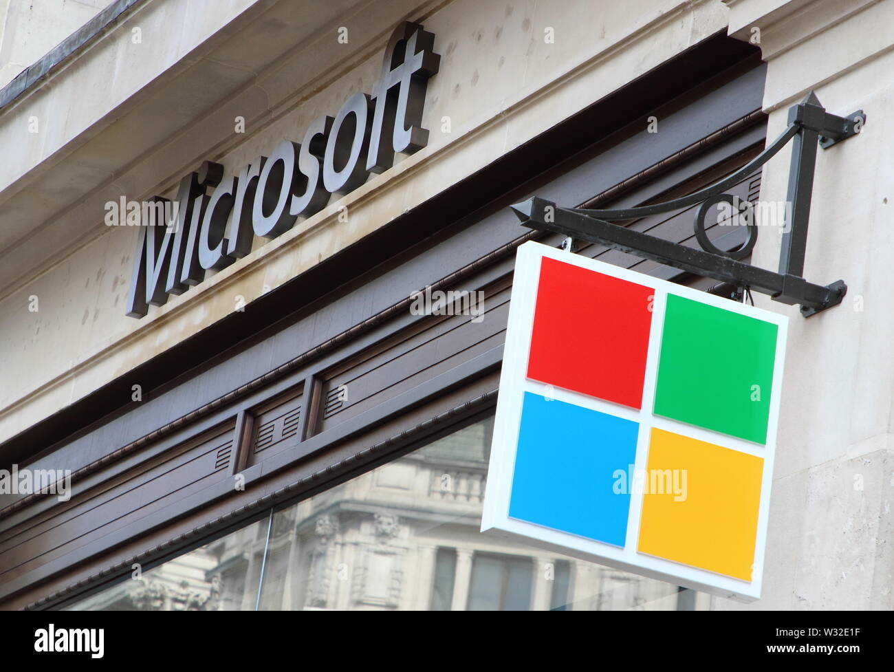 Londra, Regno Unito. 11 Luglio, 2019. Logo Microsoft presso il nuovo Microsoft flagship store aperto a Londra, in Oxford Circus. Credito: Keith Mayhew/SOPA Immagini/ZUMA filo/Alamy Live News Foto Stock