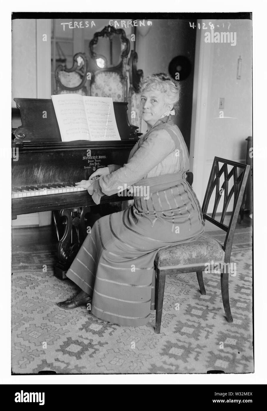 Il pianista venezuelano, cantante e compositore Teresa Carreño (1853-1917) al pianoforte Foto Stock