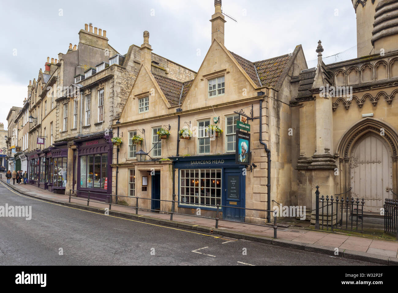 Il Saracens Head, una storica la Greene King pub in Broad Street nel centro della città, la più antica in bagno, la più grande città in Somerset, Southwest England Foto Stock