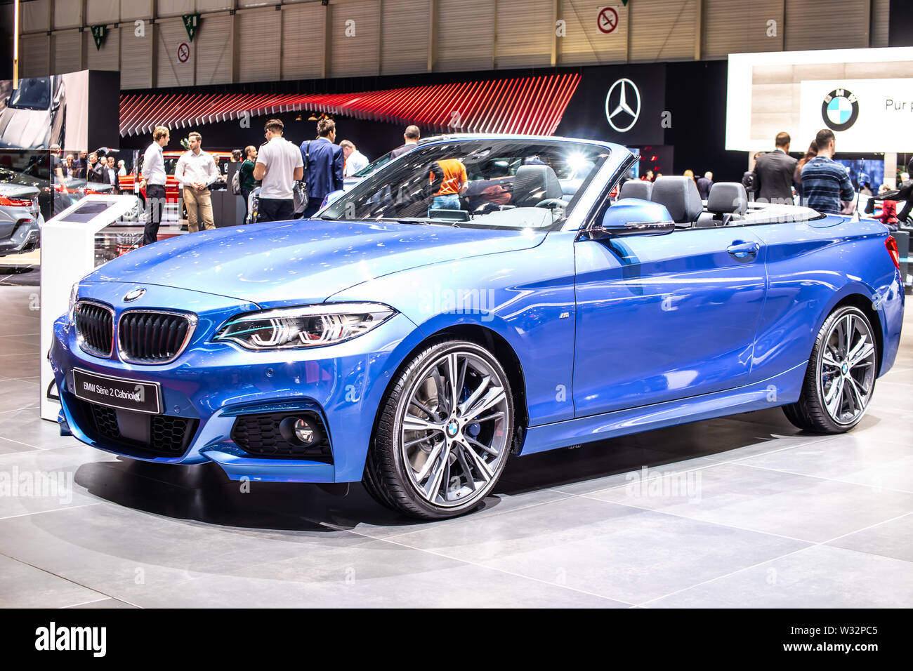 Ginevra, Svizzera, marzo 2019 blue BMW 2 Series 230i cabiolet, Geneva International Motor Show, cabrio fabbricati e commercializzati dalla BMW Foto Stock