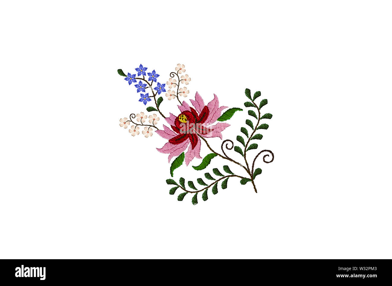 Sfondo bianco ricamato con piccoli blu e bianco fiori sui rami ritorti con foglie accanto a un grande fiore di colore rosso e petali di rosa Foto Stock