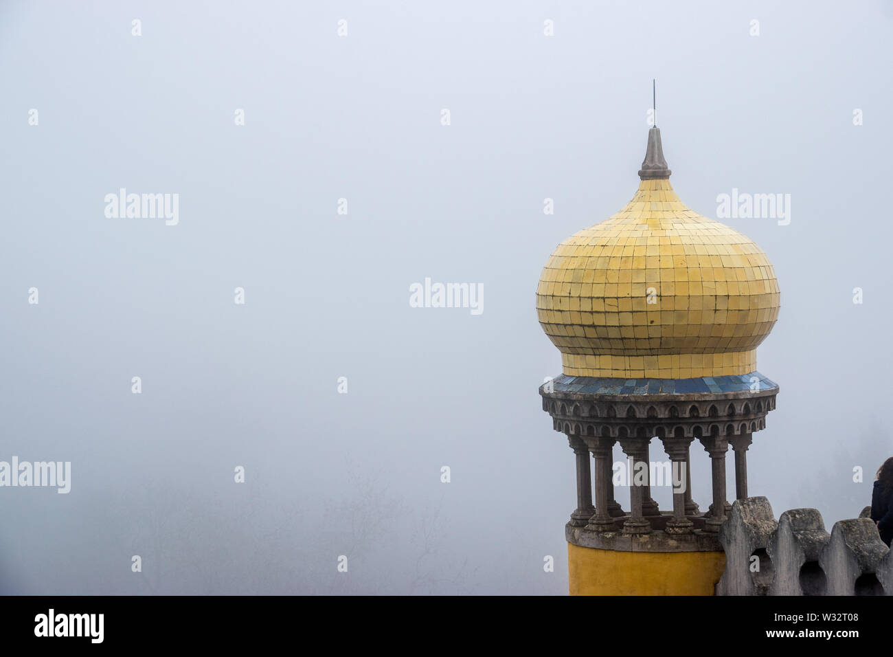 La guglia dal Palazzo Nazionale della pena di Sintra, Portogallo Foto Stock