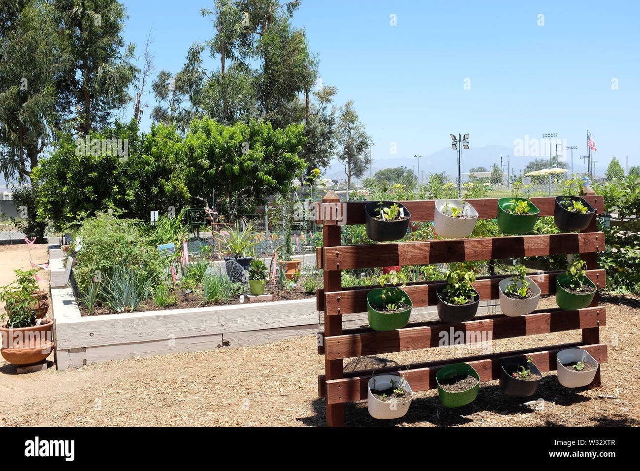 IRIVNE, CALIFORNIA - 11 LUGLIO 2019: Great Park Farm and Food Lab. Un terreno di un ettaro nel Great Park di Irvine, fondato come dimostrazione di sostenibilità Foto Stock