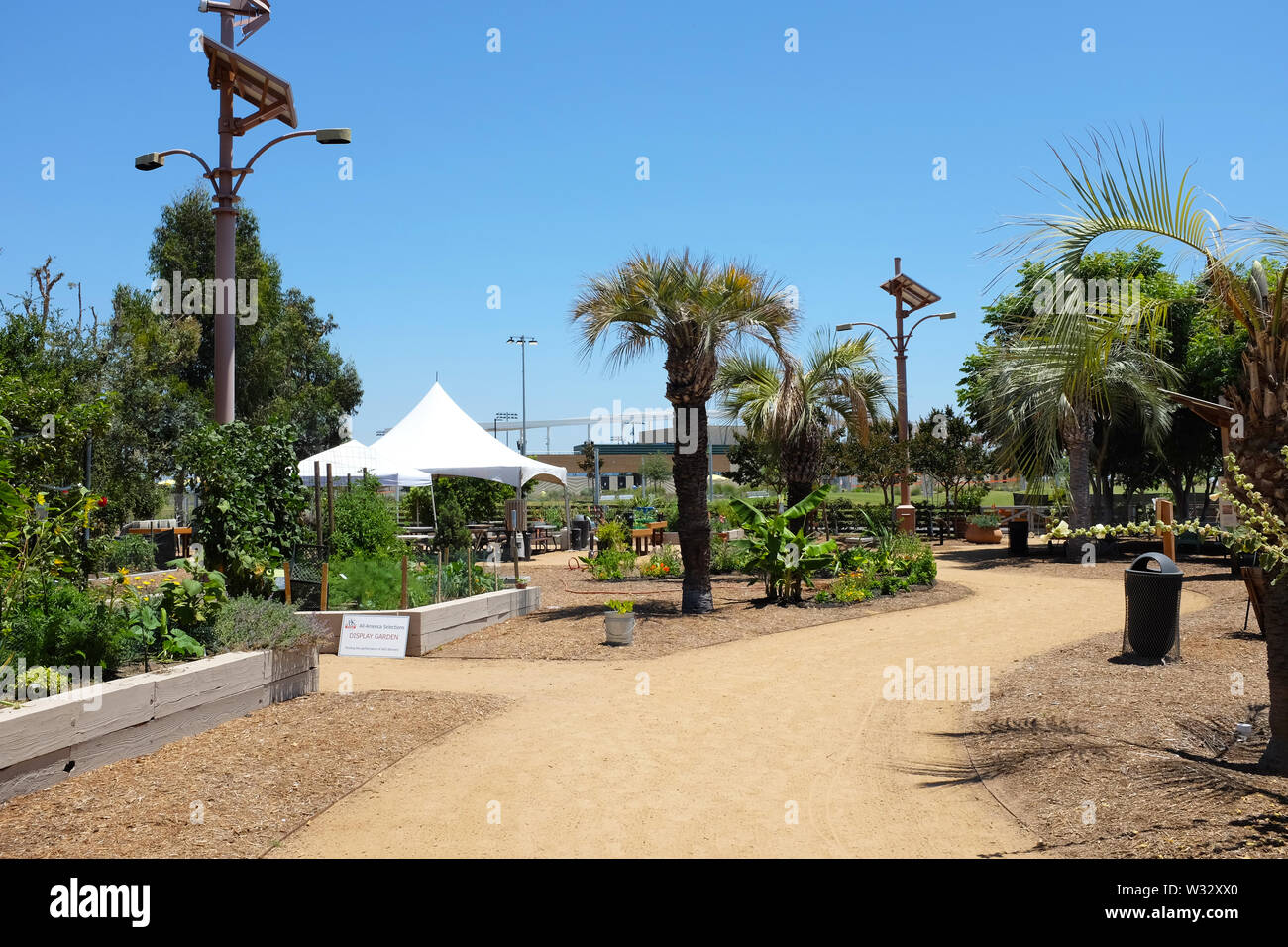 IRIVNE, CALIFORNIA - 11 LUGLIO 2019: Great Park Farm and Food Lab. Un terreno di un ettaro nel Great Park di Irvine, fondato come dimostrazione di sostenibilità Foto Stock