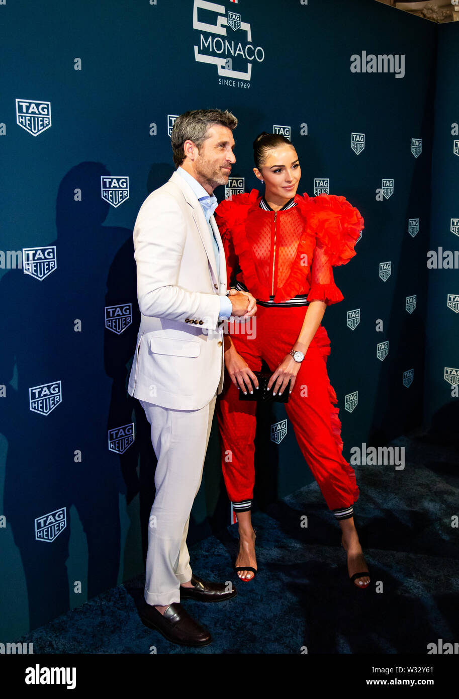 TAG Heuer celebra 50 Yerars del modello iconico Monaco con Patrick Dempsey e Olivia Culpo Foto Stock